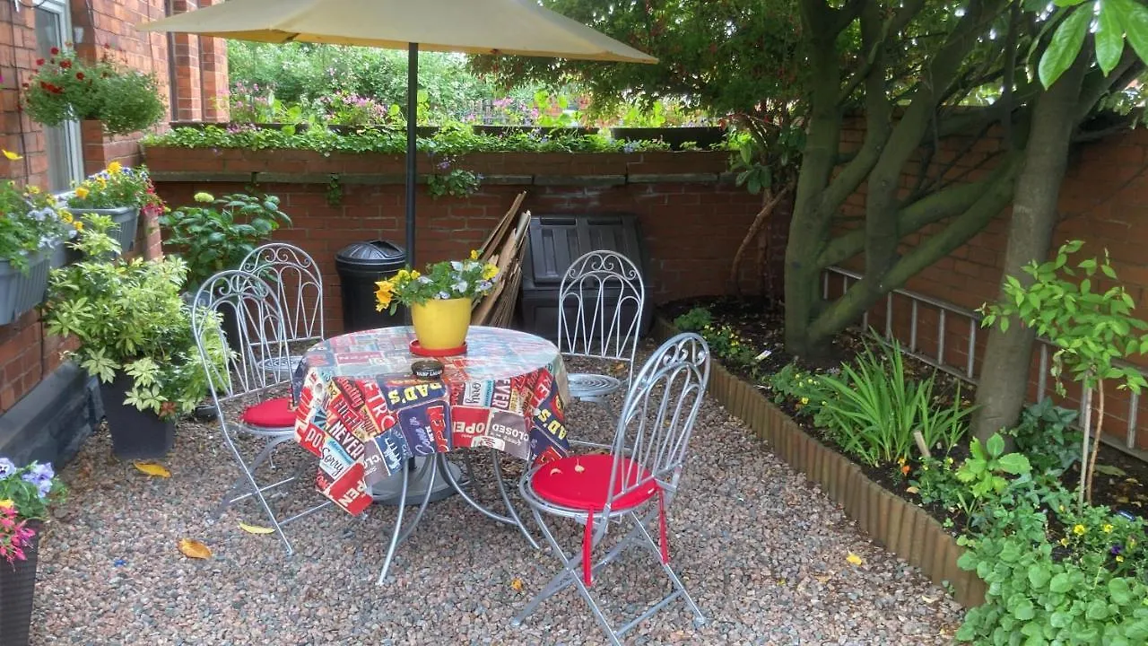 Mountroyal Victorian Self Catering Apartment 2 0*, Belfast