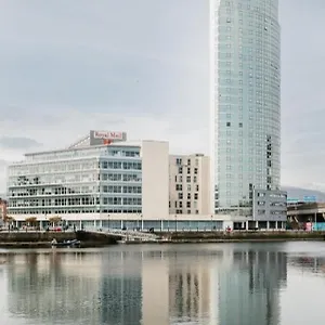 Best City Views, Sleeps 6, Fabulous Interiors Belfast