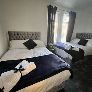  Apartment The Victoria - Close To Centre - Sleeps 8 United Kingdom