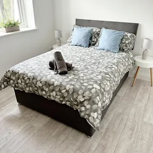  Apartment Flat 12 Palm Court United Kingdom